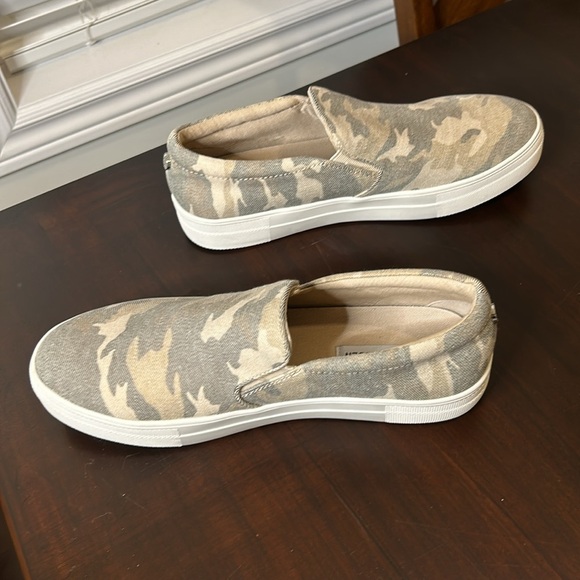 Steve Madden Gills-C Camo Slip On Sneaker Shoe Women Size 10 - Picture 11 of 17